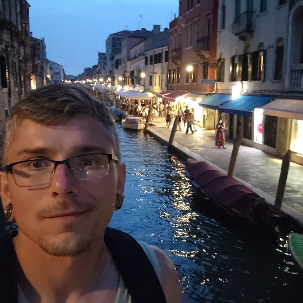 Meet your Posher, Daniel